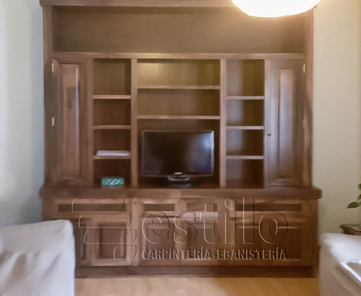 Mueble de saln realizado en madera de nogal del pas. Carpinteros Salamanca